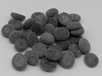 Glasnuggets schwarz opak eisig matt 15-17 mm/1 kg
